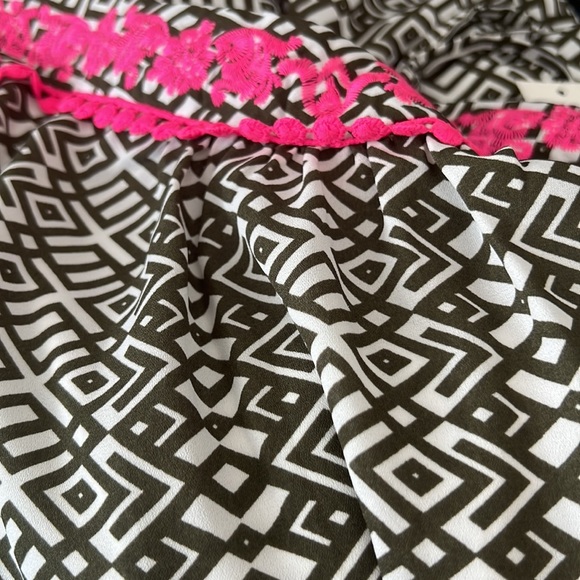 Geometric Print Romper - Picture 8 of 9